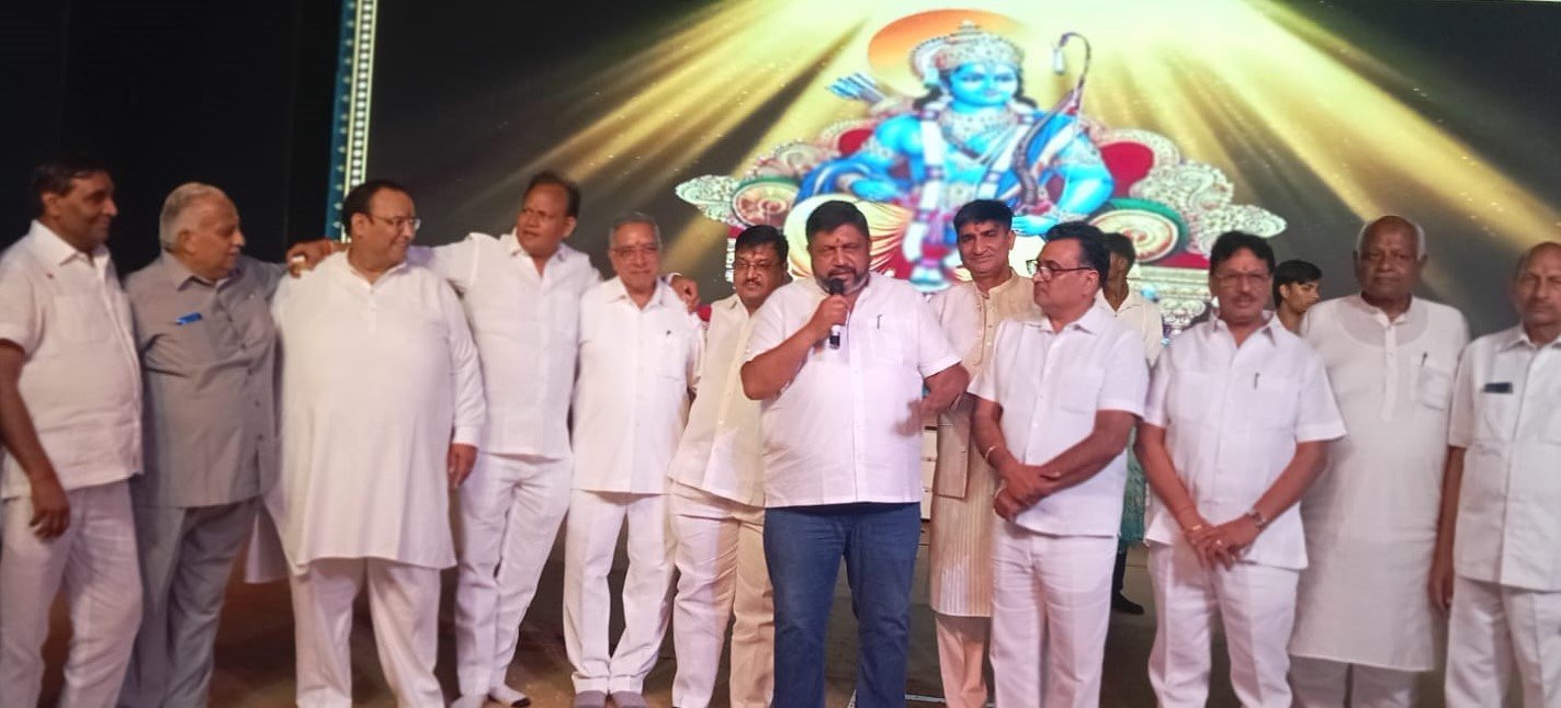 रामलीला के दूसरे दिन ‘‘राम जन्म व ताड़का वध’’ के मंचन का लोगों ने जमकर उठाया आनंद