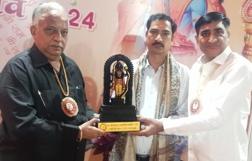 रामलीला के 8वें दिन ‘‘राम सेतु निर्माण, अंगद रावण संवाद व लक्ष्मण मूर्छा’’ के मंचन का लोगों ने जमकर उठाया आनंद