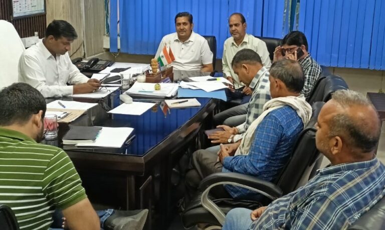 बिजली कर्मचारी के साथ हुई मारपीट के मुद्दे पर एक्सईन से मिला यूनियन का प्रतिनिधि मंडल: एचएसईबी वर्कर यूनियन