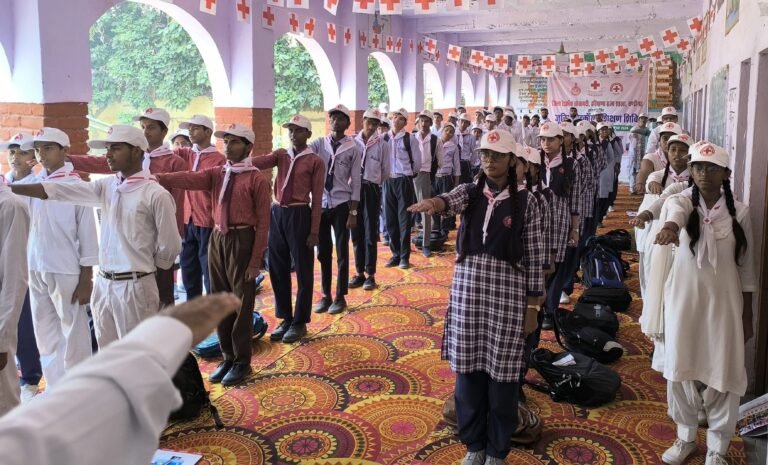 रेडक्रॉस शिविर के दूसरे दिन जूनियर्स को अनेकों विषय पर किया गया जागरूक