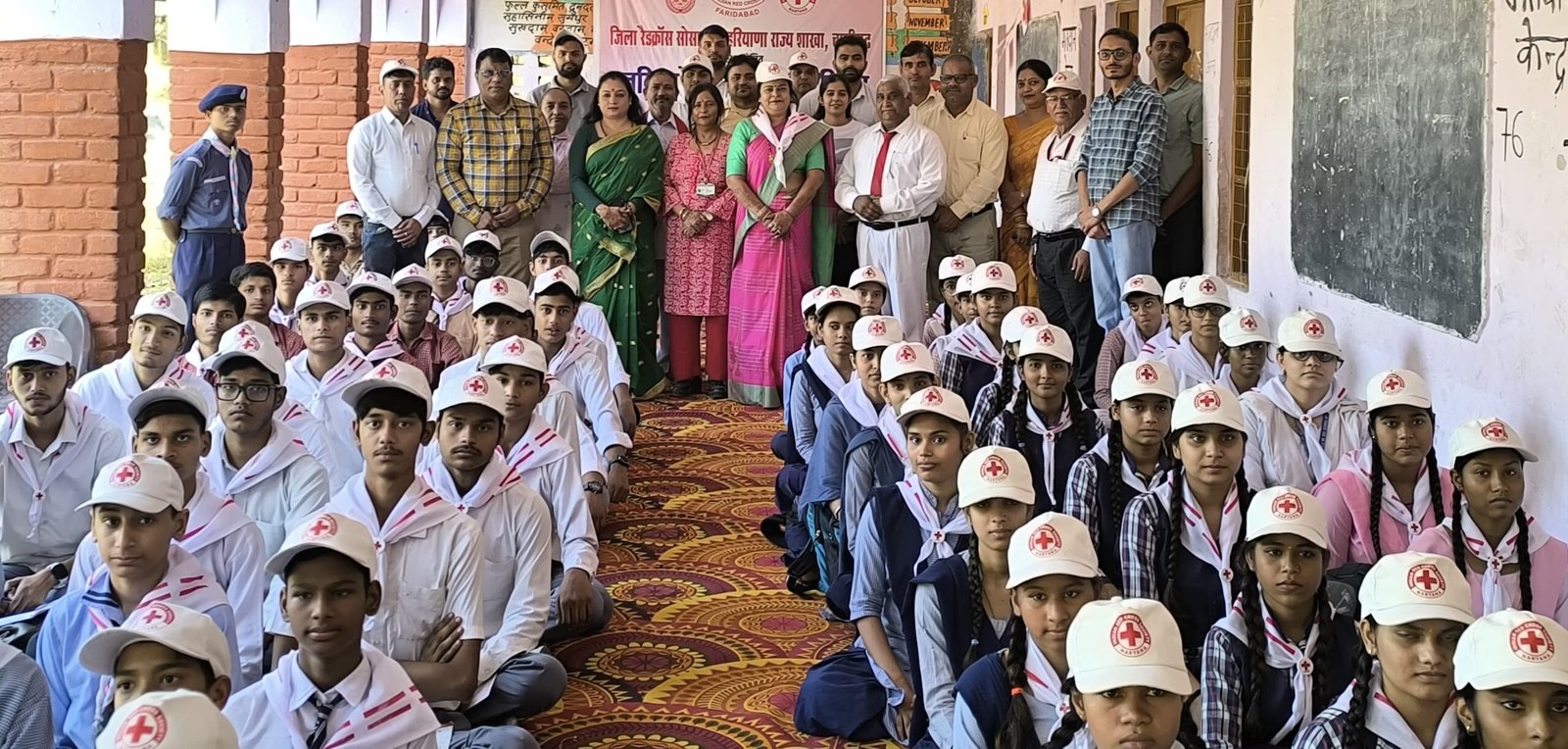 जूनियर रेडक्रॉस शिविर के चौथे दिन जूनियर्स को मोबाइल के दुष्प्रभाव, स्वच्छता, प्राथमिक सहायता, कपड़ा अपशिष्ट इत्यादि के बारे में जानकारी दी गयी