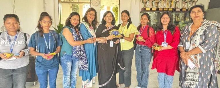 पत्रकारिता और जनसंचार विभाग द्वारा दीया और मोमबत्ती सजावट प्रतियोगिता