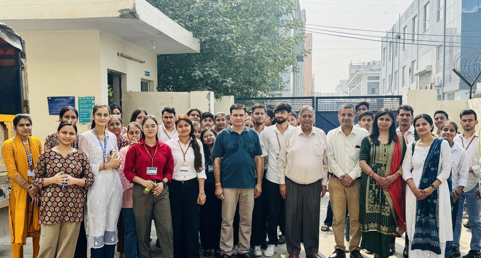 अग्रवाल कॉलेज के छात्रों ने फरीदाबाद में इंडो कास्टिंग कंपनी का औद्योगिक दौरा किया