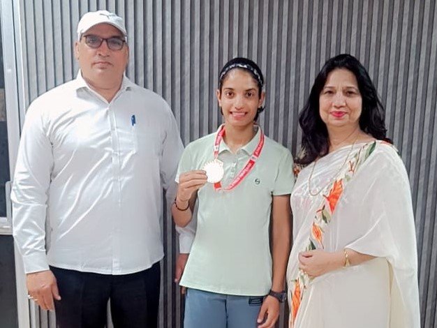 महिला महाविद्यालय की छात्रा करूणा ने राज्य स्तरीय 200 मीटर रेस में जीता गोल्ड