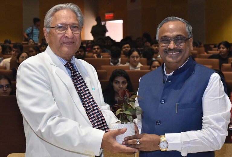 जे.सी. बोस विश्वविद्यालय में आयोजित ‘सिस्टम बायोलॉजी से सिंथेटिक बायोलॉजी’ संगोष्ठी में पूर्व कुलपति प्रो. रणबीर चंद्र सोबती रहे मुख्य वक्ता 