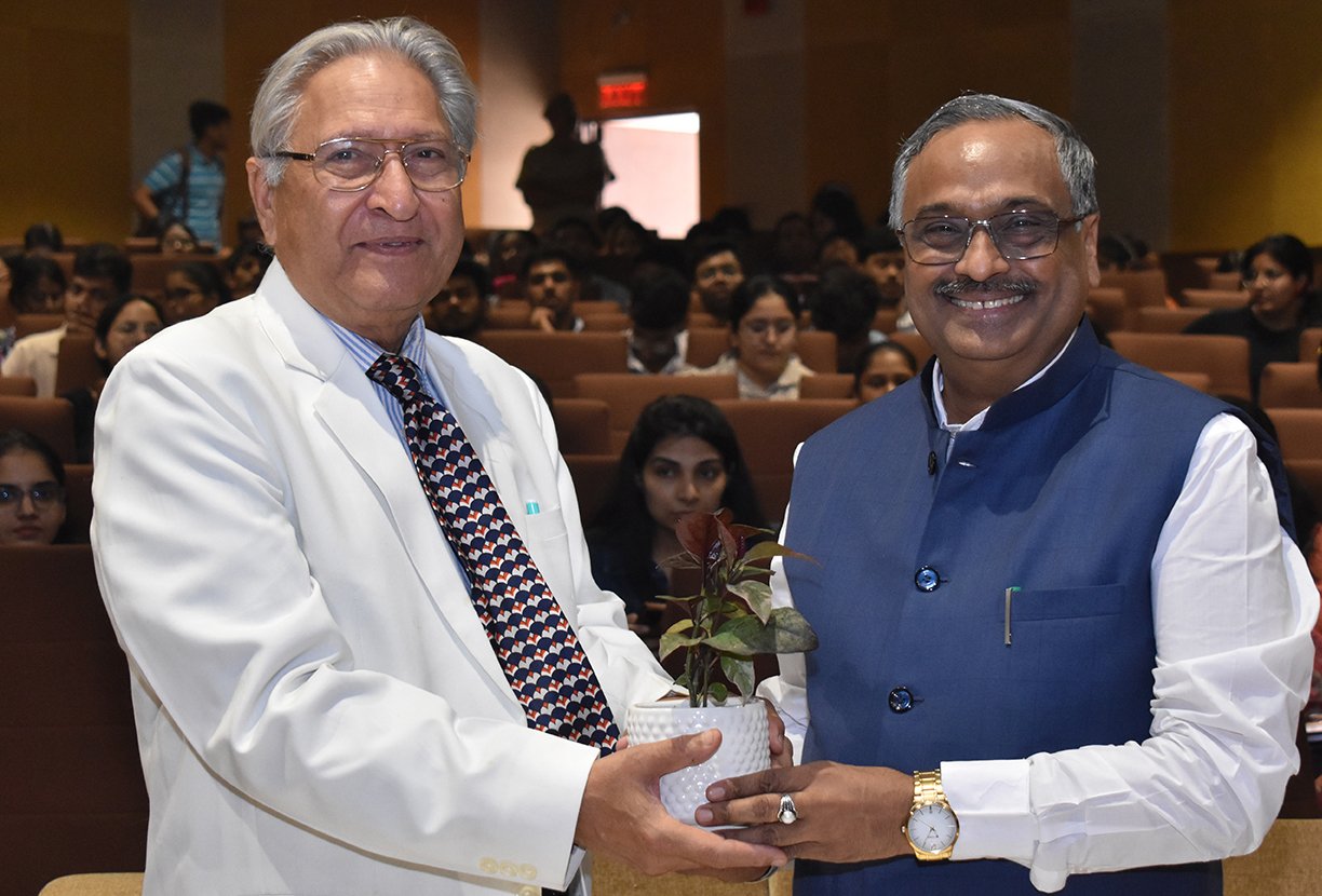 जे.सी. बोस विश्वविद्यालय में आयोजित ‘सिस्टम बायोलॉजी से सिंथेटिक बायोलॉजी’ संगोष्ठी में पूर्व कुलपति प्रो. रणबीर चंद्र सोबती रहे मुख्य वक्ता