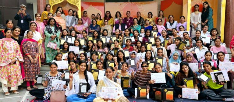 केएल मेहता दयानंद महिला महाविद्यालय की छात्राओं ने युवा महोत्सव में तीसरी बार जीती ओवरऑल ट्रॉफी