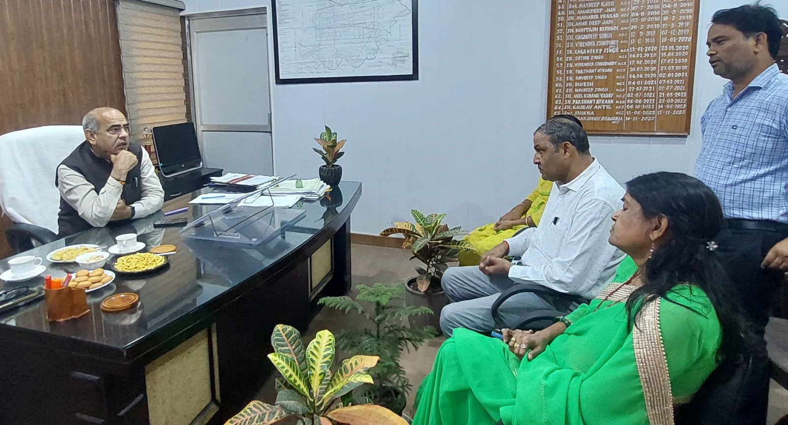 विधायक पंo मूलचंद शर्मा ने नगर निगम बल्लबगढ़ जोन अधिकारियों के साथ विकास कार्यो को लेकर  बैठक की