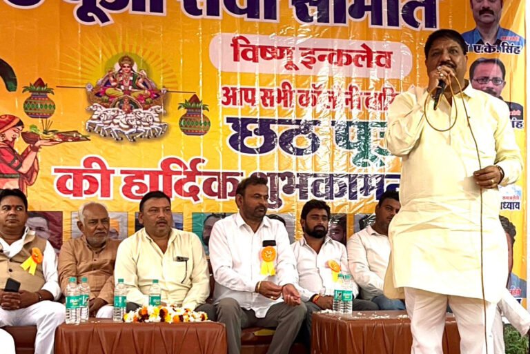 उगते सूर्य को अर्घ्य के साथ महापर्व संपन्न, बीजेपी नेता उमेश भाटी विभिन्न छठ घाटों पर जाकर पूजा में हुए शामिल