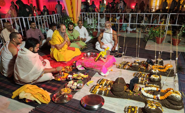 श्री लक्ष्मी नारायण दिव्यधाम में सविधि सम्पन्न हुई गोवर्धन पूजा – स्वामी पुरुषोत्तमाचार्य