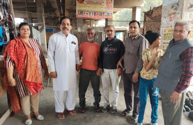 बच्चों द्वारा घर से निकाले ठंड में ठिठुर रहे दो बेसहारा बुजुर्गो का सहारा बना ताऊ देवीलाल वृद्वाश्रम