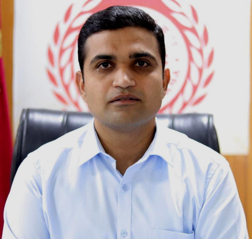 समाधान शिविरों में आई कुल 37 शिकायतें, 21 का हुआ समाधान: उपायुक्त विक्रम सिंह