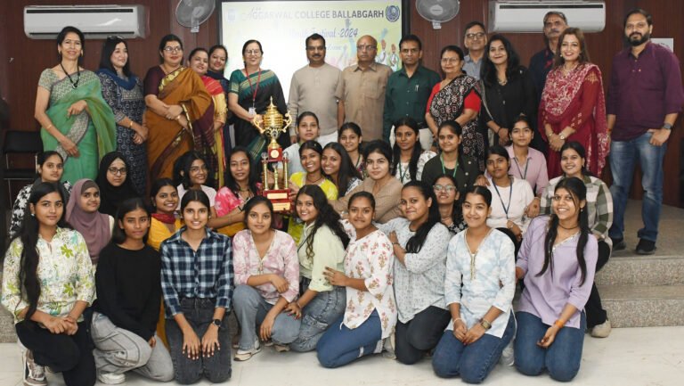 तीन दिवसीय क्षेत्रीय युवा महोत्सव में अग्रवाल कॉलेज बल्लबगढ़ ने जीती  रनरअप ट्रॉफी