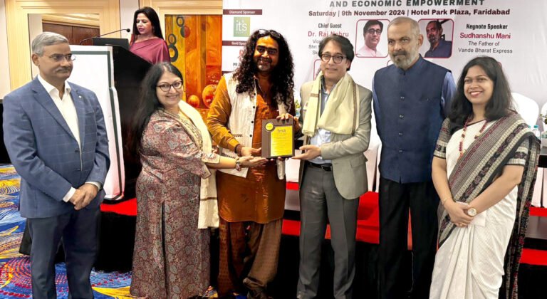 कुलपति डॉ. राज नेहरू को मिला अवार्ड आउटस्टैंडिंग लीडरशिप ट्रेनिंग एंड स्किल एंपावरमेंट अवॉर्ड