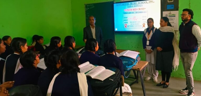 राजकीय आदर्श वरिष्ठ माध्यमिक विद्यालय सराय ख्वाजा में एड्स का उपचार नहीं, ज्ञान ही जागरूकता एवं बचाव पर व्याख्यान