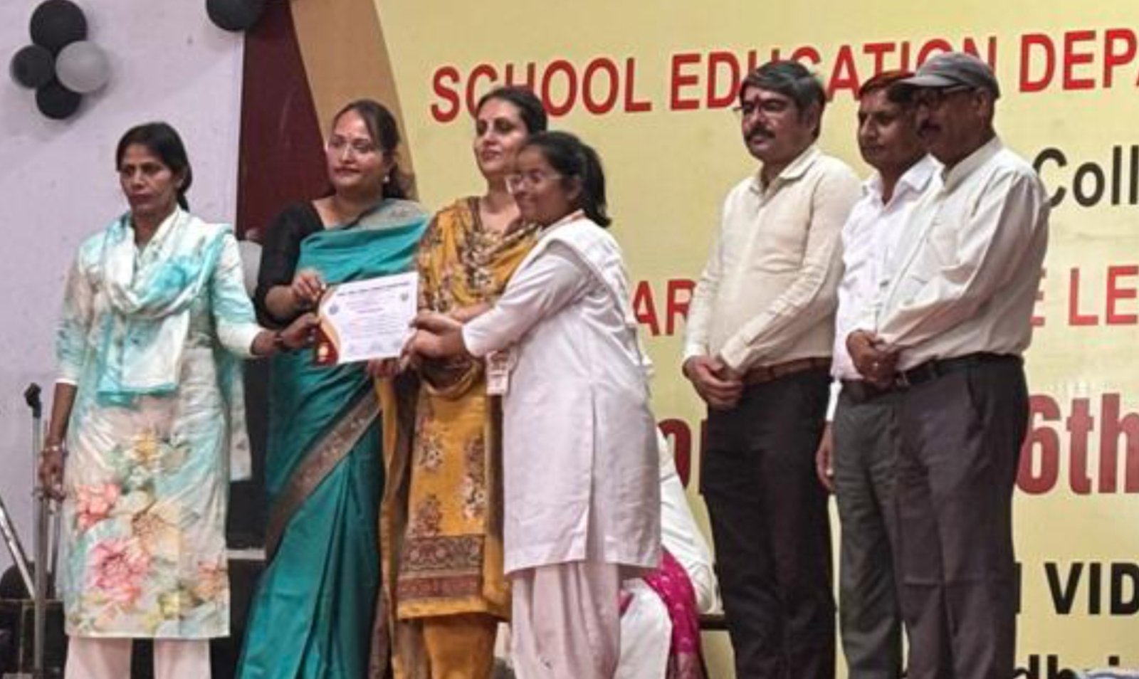 सराय ख्वाजा की मोनिका सेठी राज्य स्तरीय लीगल लिटरेसी भाषण प्रतियोगिता में प्रथम