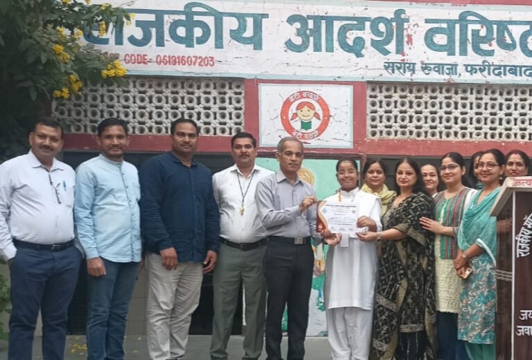 संस्कारवान, कर्त्तव्यपरायण तथा राष्ट्र के प्रति समर्पित युवा बनें, राष्ट्रीय शिक्षा दिवस पर छात्रा को किया सम्मानित