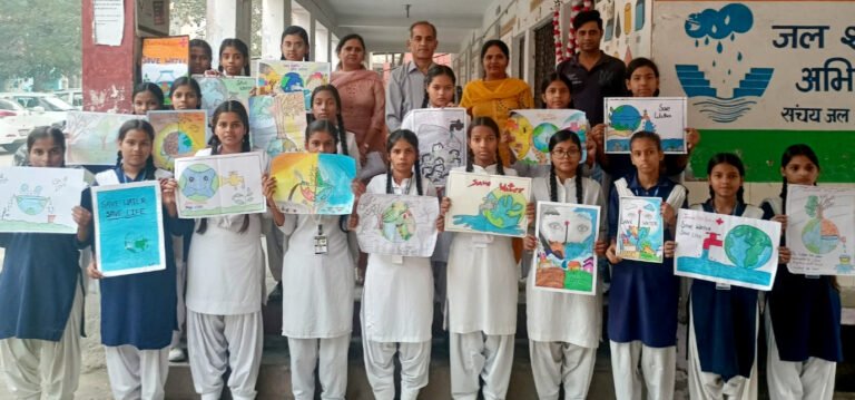 सराय ख्वाजा स्कूल की जेआरसी ने पोस्टर मेकिंग कंपटीशन द्वारा जल संरक्षण का संदेश दिया