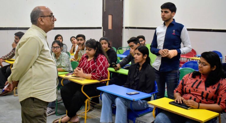 जे.सी.बोस विश्वविद्यालय के मीडिया विद्यार्थियों के लिए आयोजित ‘रेडियो’ स्क्रिप्ट लेखन पर कार्यशाला संपन्न