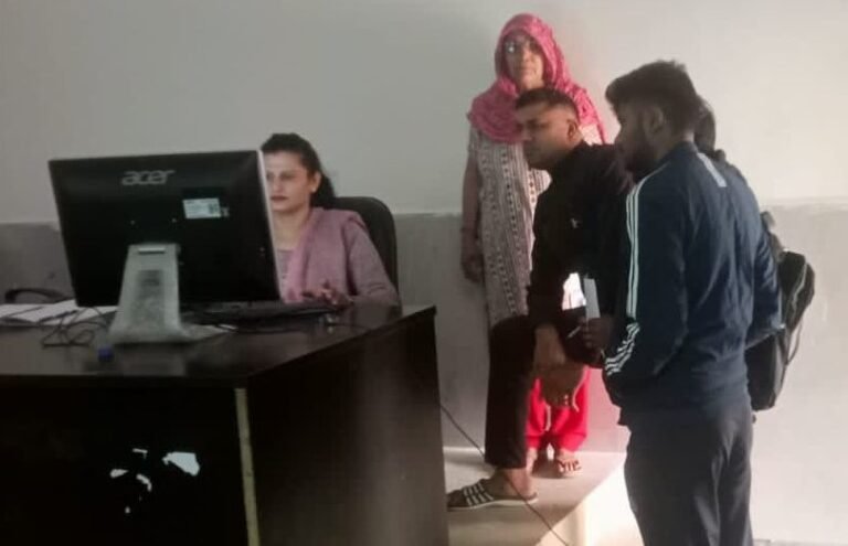 शिविर में मंगलवार को आई 18 शिकायतों में अधिकांश का हुआ मौके पर ही समाधान : डीसी विक्रम सिंह