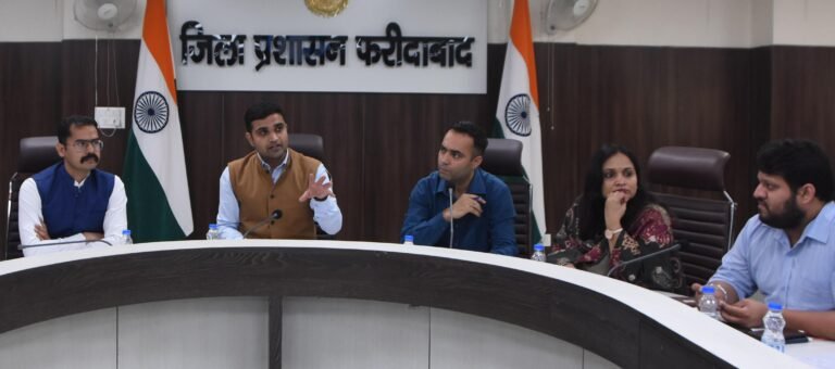 ट्रैफिक नियमों की उल्लंघना करने वालो पर करें कड़ी कार्रवाई : उपायुक्त विक्रम सिंह