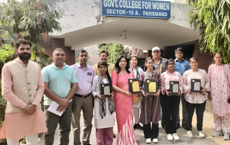 फरीदाबाद युवा महोत्सव में राजकीय महिला महाविद्यालय की पदक जीतकर लौटी छात्राओं को किया सम्मानित