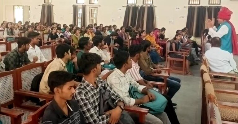 सामुदायिक पुलिसिंग टीम ने करीब 400 विद्यार्थियों एंव अध्यापकों को साइबर सुरक्षा, सड़क सुरक्षा एवम  नशे के दुष्प्रभाव की जानकारी देकर किया जागरूक 