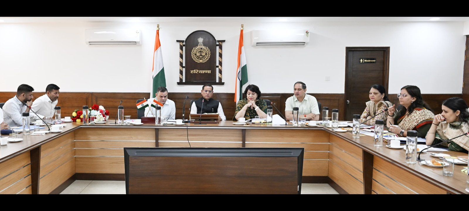 डिपो होल्डर राशन का वितरण समय पर करें , अन्यथा होगी कार्रवाई ,सभी राशन डिपो पर लगाए जाएंगे सीसीटीवी कैमरे , मंत्री ने दिए  