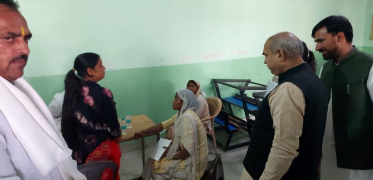 जनकल्याण सेवा न्यास एवम् अखिल भारतीय आयुर्वेद संस्थान द्वारा लगाया गया हेल्थ कैंप 