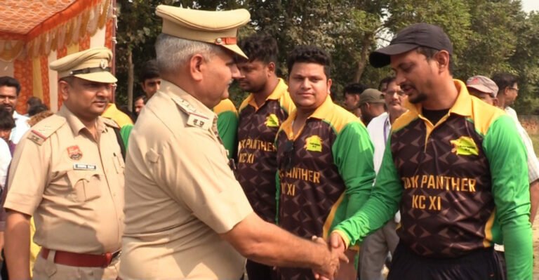 क्रिकेट मैच के माध्यम से युवाओं को विभिन्न सामाजिक मुद्दों के बारे में जागरूक किया