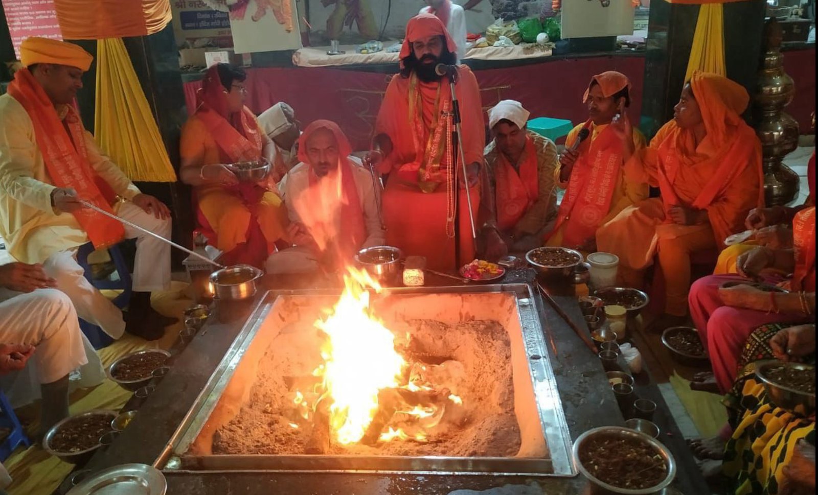 महर्षि स्वामी दयानन्द सरस्वती की 200 वीं जयन्ती के उपलक्ष्य में सवा लाख गायत्री महायज्ञ, चतुर्वेद शतकम महायज्ञ का आयोजन