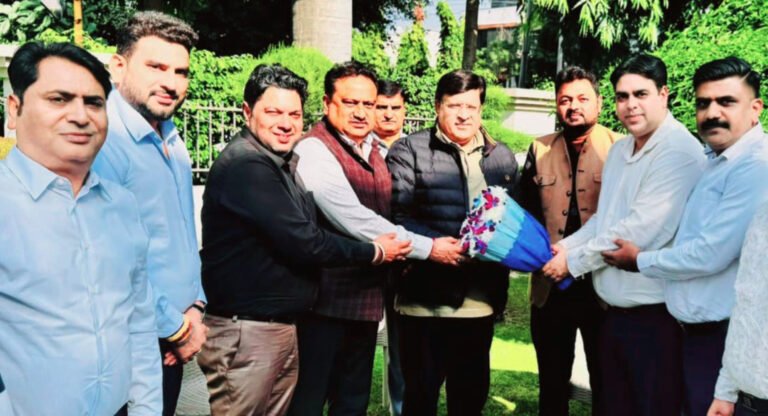 फरीदाबाद एस्टेट एजेंट्स वेलफेयर एसोसिएशन के प्रतिनिधि मंडल ने मंत्री  विपुल गोयल से चंडीगढ़ निवास पर मुलाक़ात की