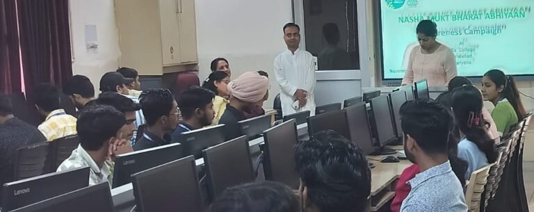 शताब्दी महाविद्यालय में आर्ट ऑफ लिविंग विषय पर एक्सटेंशन लेक्चर