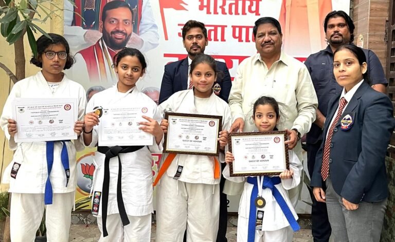 बीजेपी के नेता ठाकुर उमेश भाटी ने मेडल जितने पर  खिलाड़ियों को   कार्यालय पर किया सम्मानित