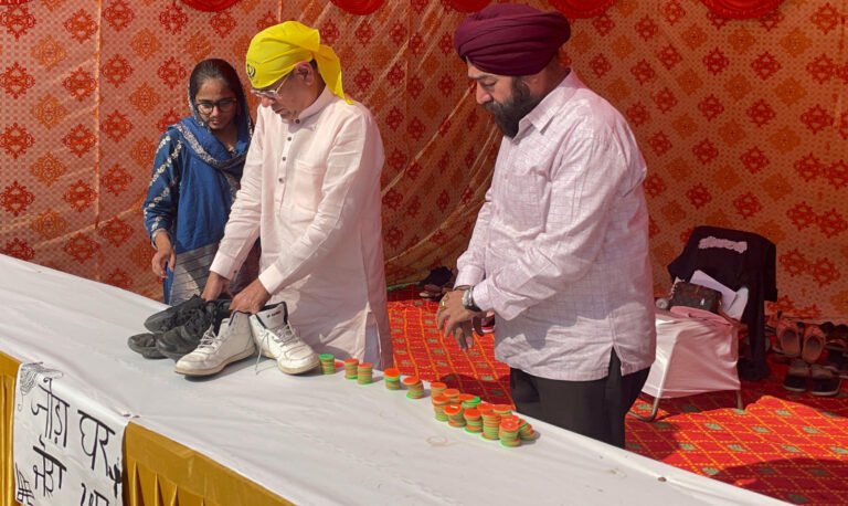 मंत्री राजेश नागर ने गुरु तेग बहादुर के बलिदान दिवस पर जोड़ा घर में दी सेवा