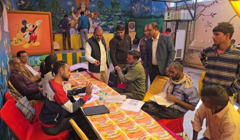 वरिष्ठ नागरिकों एवं दिव्यांगों के लिए जांच व माप शिविर लगाया गया,  जिसमें 98 लोगों ने भाग लिया 