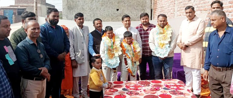 भूपानी के सगे भाई-बहन का कुश्ती में गोल्ड मेडल जीत कर गांव पहुंचने पर लोगों ने किया जोरदार स्वागत