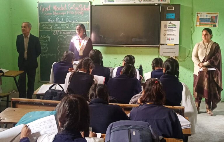 गवर्नमेंट स्कूल सराय ख्वाजा में गुरु गोबिंद सिंह जी के बलिदान की गाथा से अवगत कराया।