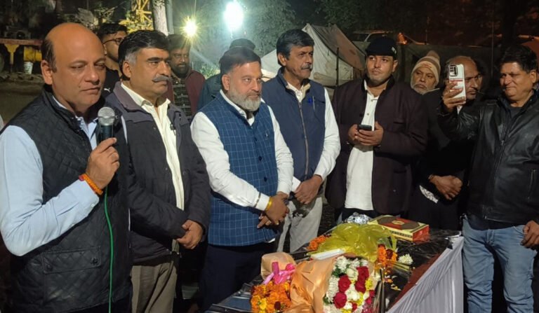 विधायक धनेश अदलखा ने गायत्री मंत्रोच्चारण के साथ किया टयूबवैल का उदघाटन