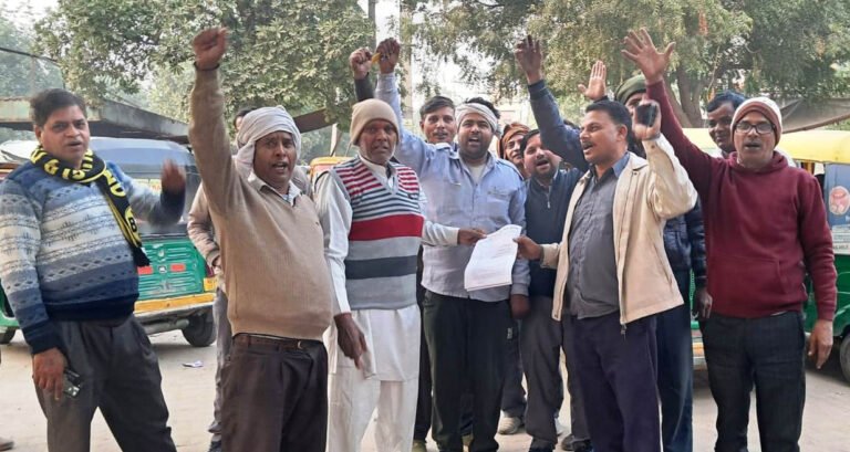 आटो चालकों की विभिन्न समस्याओं को लेकर  यूनियन ने मुख्यमंत्री व जिला उपायुक्त को सौंपा ज्ञापन