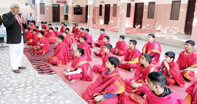 स्वामी सुदर्शनाचार्य वेद वेदांग महाविद्यालय में आपदा प्रबंधन पर कार्यशाला