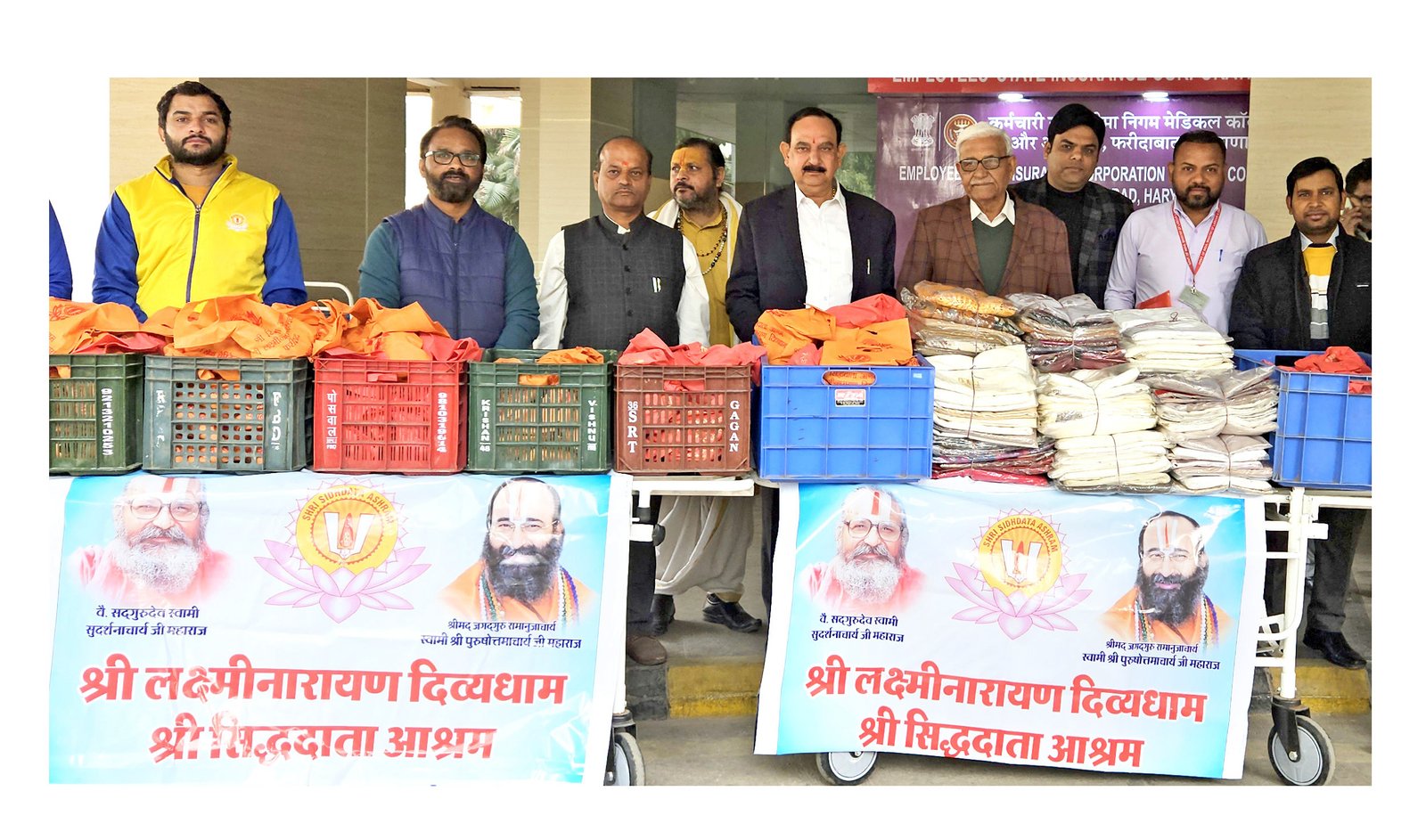 श्री सिद्धदाता आश्रम के सेवादारों ने सेक्टर चार में जरुरतमंदो को बांटा जरूरी सामान