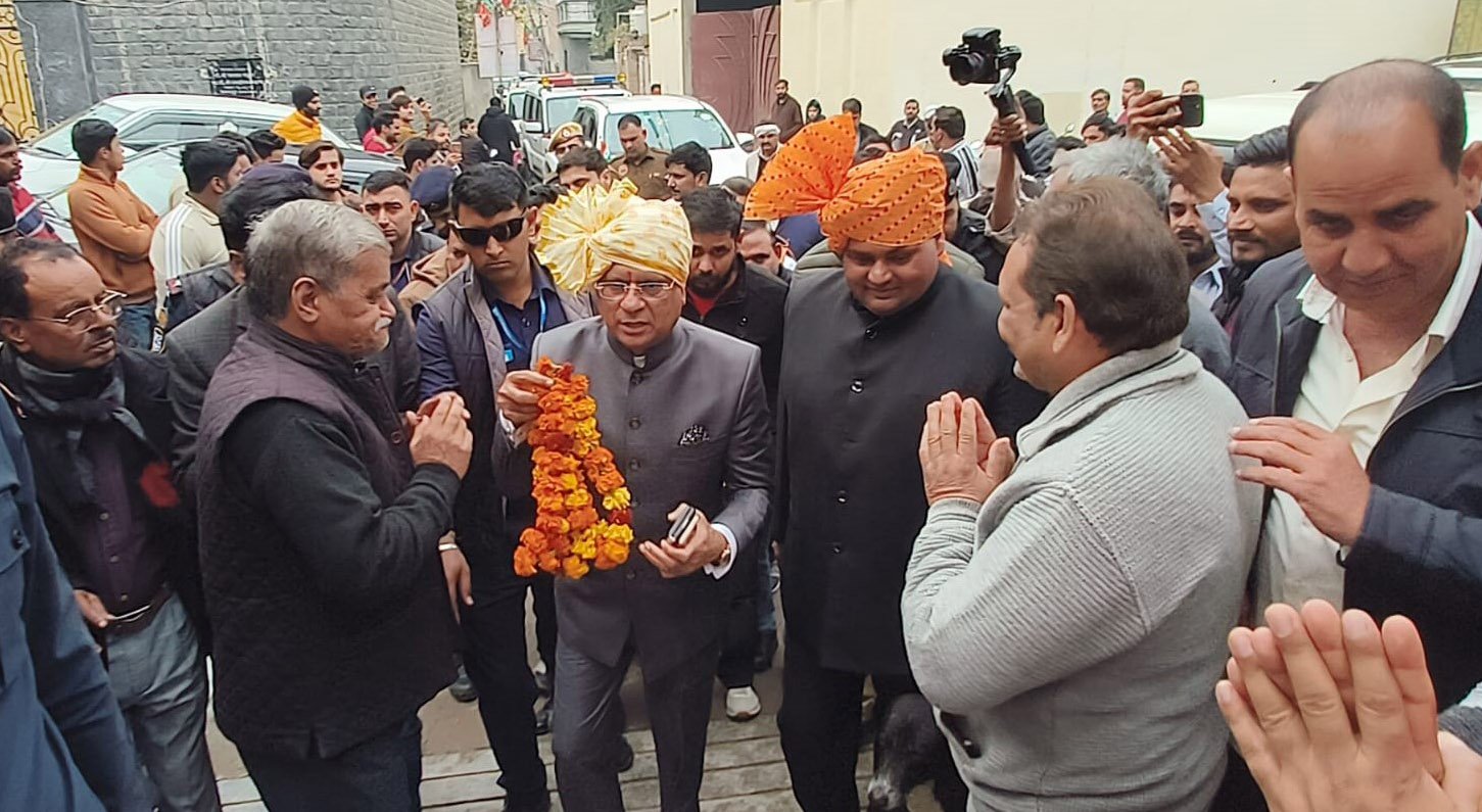 लकड़पुर गांव में राज्यमंत्री राजेश नागर और उत्तर प्रदेश अमरोहा के सासंद कवर सिंह तंवर को गांव वालों ने पहनाई पगड़ी और किया जोरदार स्वागत