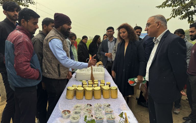 श्री विश्वकर्मा कौशल विश्वविद्यालय में मनाया किसान दिवस, स्व. चौधरी चरण सिंह, स्किल फ़ैकल्टी ऑफ़ एग्रीकल्चर के विद्यार्थियों ने लगायी प्रदर्शनी 