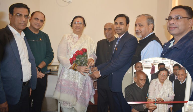 महावीर इंटरनेशनल सोशल फाउंडेशन द्वारा सेक्टर 16 मार्केट में  मेडिकल सेंटर का शुभारंभ
