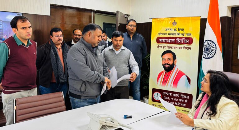 सरकार द्वारा निरंतर हो रही शिविर में प्राप्त शिकायतों के समाधान की समीक्षा, मंगलवार को एसडीएम शिखा ने सुनी शिकायतें