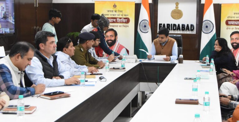 समाधान शिविर बन रहे हैं जन सुनवाई का केंद्र बिंदु : डीसी विक्रम सिंह