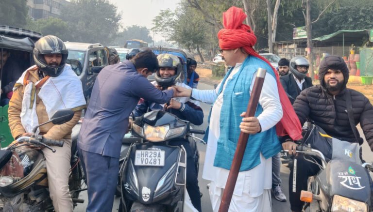 सामुदायिक पुलिसिंग टीम द्वारा अजरौंदा चौक पर सड़क सुरक्षा और यातायात नियमों के प्रति चलाया गया विशेष जागरूकता अभियान 