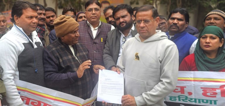 राज्यमंत्री राजेश नागर को ज्ञापन सौंप कर पालिकाओं परिषदों नगर निगम व अग्नि शमन के कर्मचारियों की मांगों का समाधान करने की मांग की