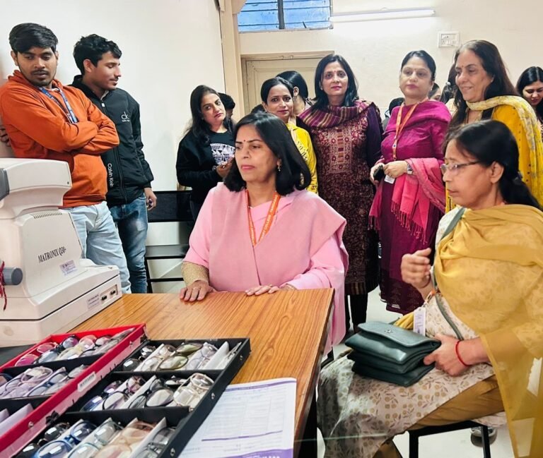 डीएवी शताब्दी में नेत्र एवं दंत जांच शिविर का आयोजन